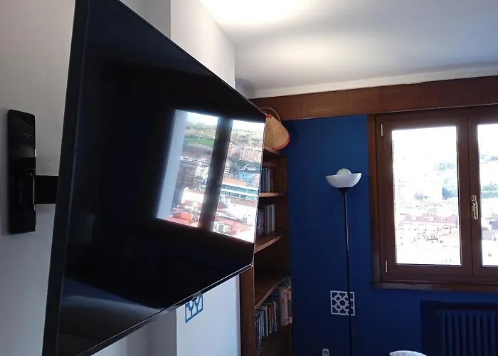 Superviews, Parking 24H Vigilado Incluido Y Netflix En Habitacion Independiente Con Bano Privado En Apartamento Particular, Francais&English