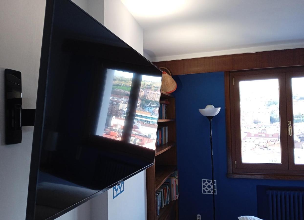 Superviews: Private With Bath, Parking & Netflix Homestay *