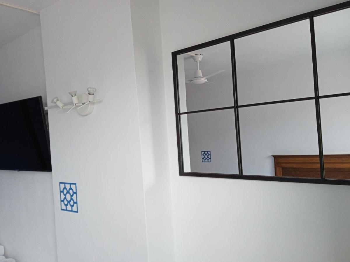 Superviews: Private With Bath, Parking & Netflix Homestay *