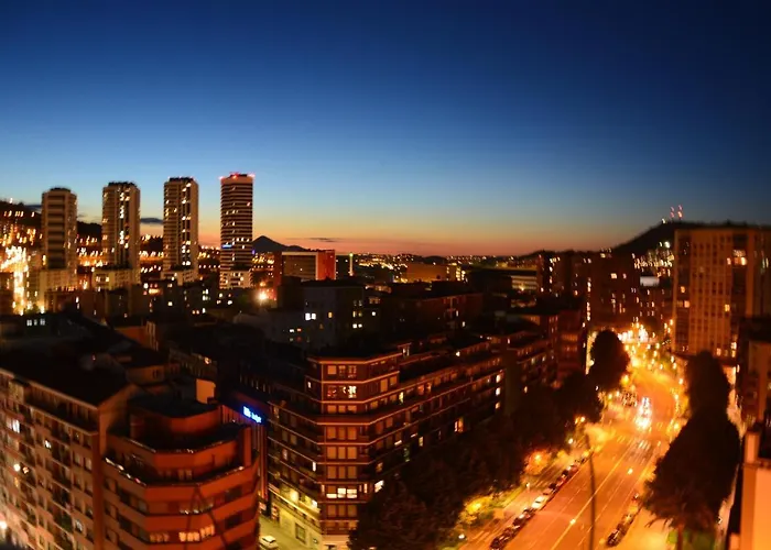 Superviews, Parking 24H Vigilado Incluido Y Netflix En Habitacion Independiente Con Bano Privado En Apartamento Particular, Francais&English