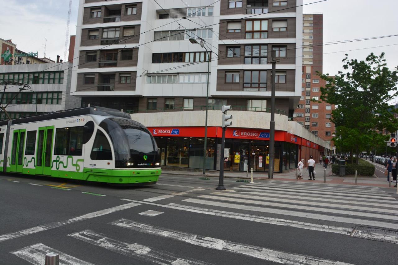 Superviews, Parking 24h Vigilado Incluido Y Netflix En Independiente Con Bano Privado En Particular, Francais&english Accommodatie bij particulieren Bilbao